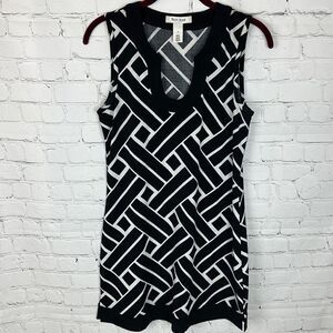White House Black Market Black and White Sleeveless Dress Size Small